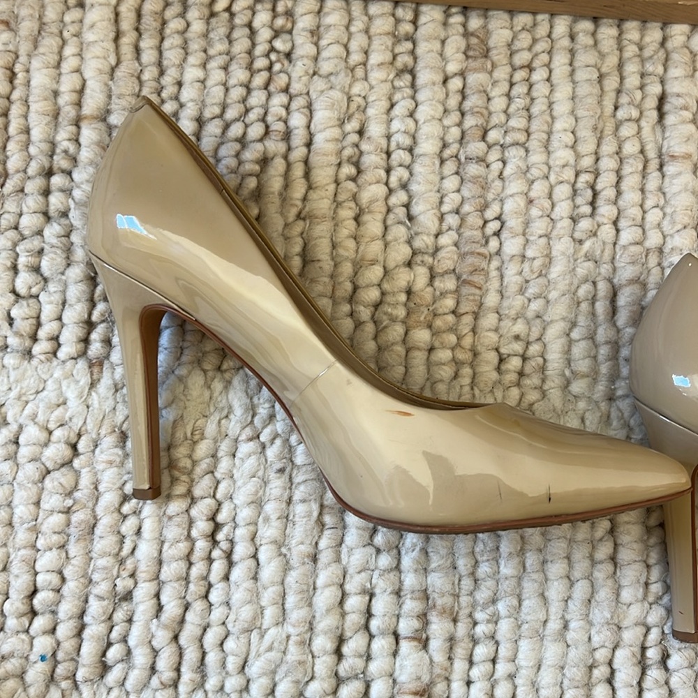 Vince Camuto nude heels, size 10 - Picture 3 of 3